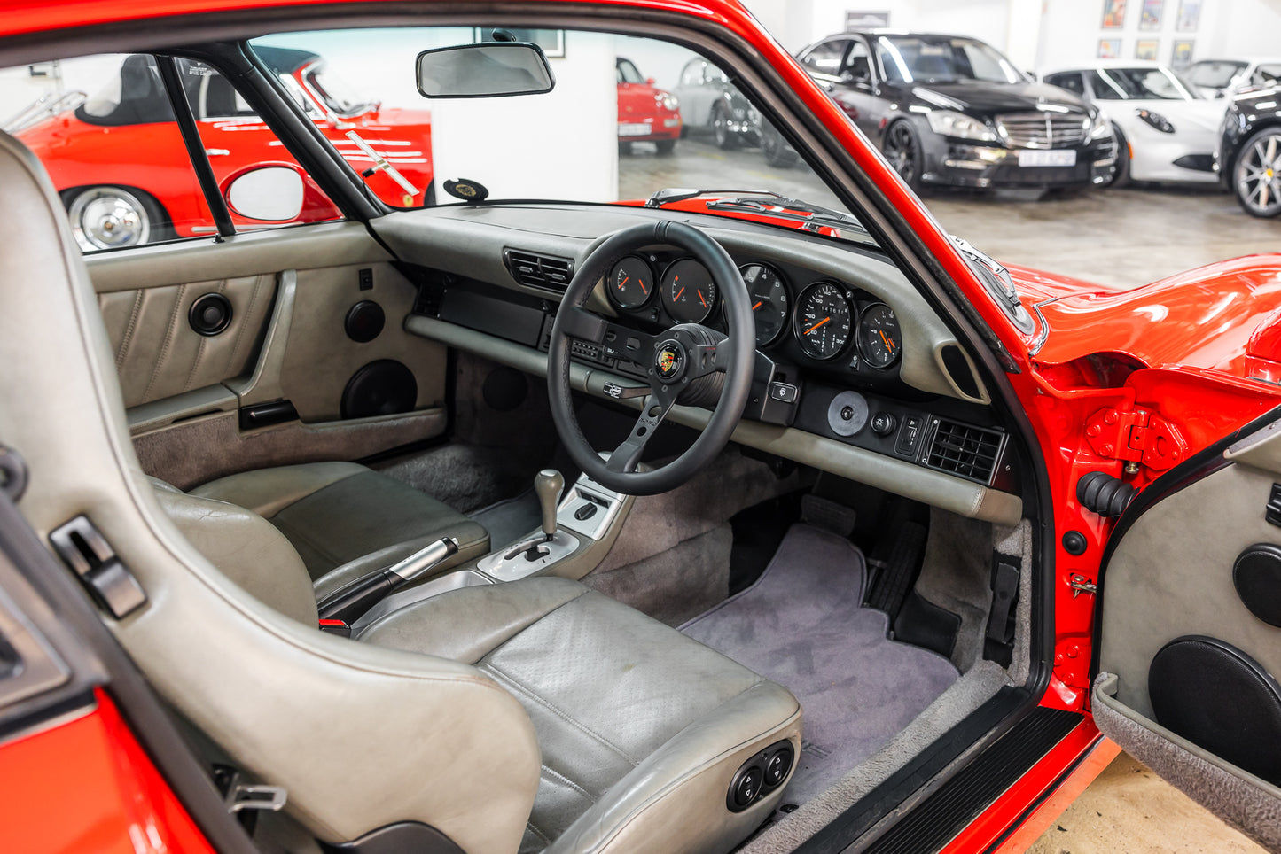 1991 Porsche 964 Carrera 2 - Tip Tronic - 141 650kms