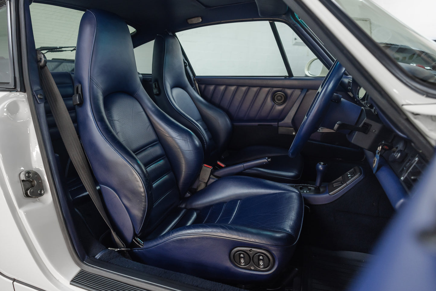 1991 Porsche 964 Carrera 2 Tip Tronic - 49 000kms