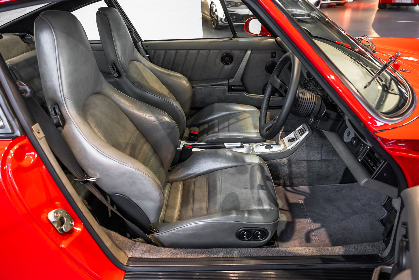 1991 Porsche 964 Carrera 2 - Tip Tronic - 141 650kms