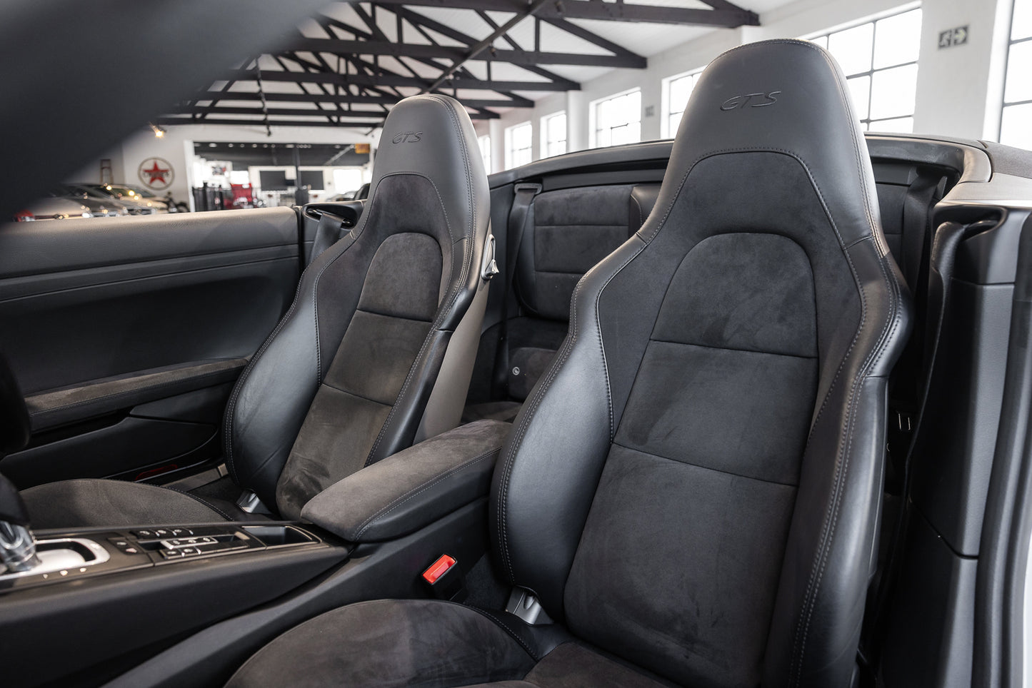 2018 Porsche 991.2 GTS Cabriolet - 62 620kms