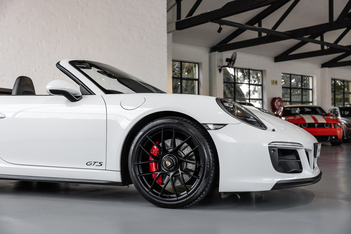 2018 Porsche 991.2 GTS Cabriolet - 62 620kms