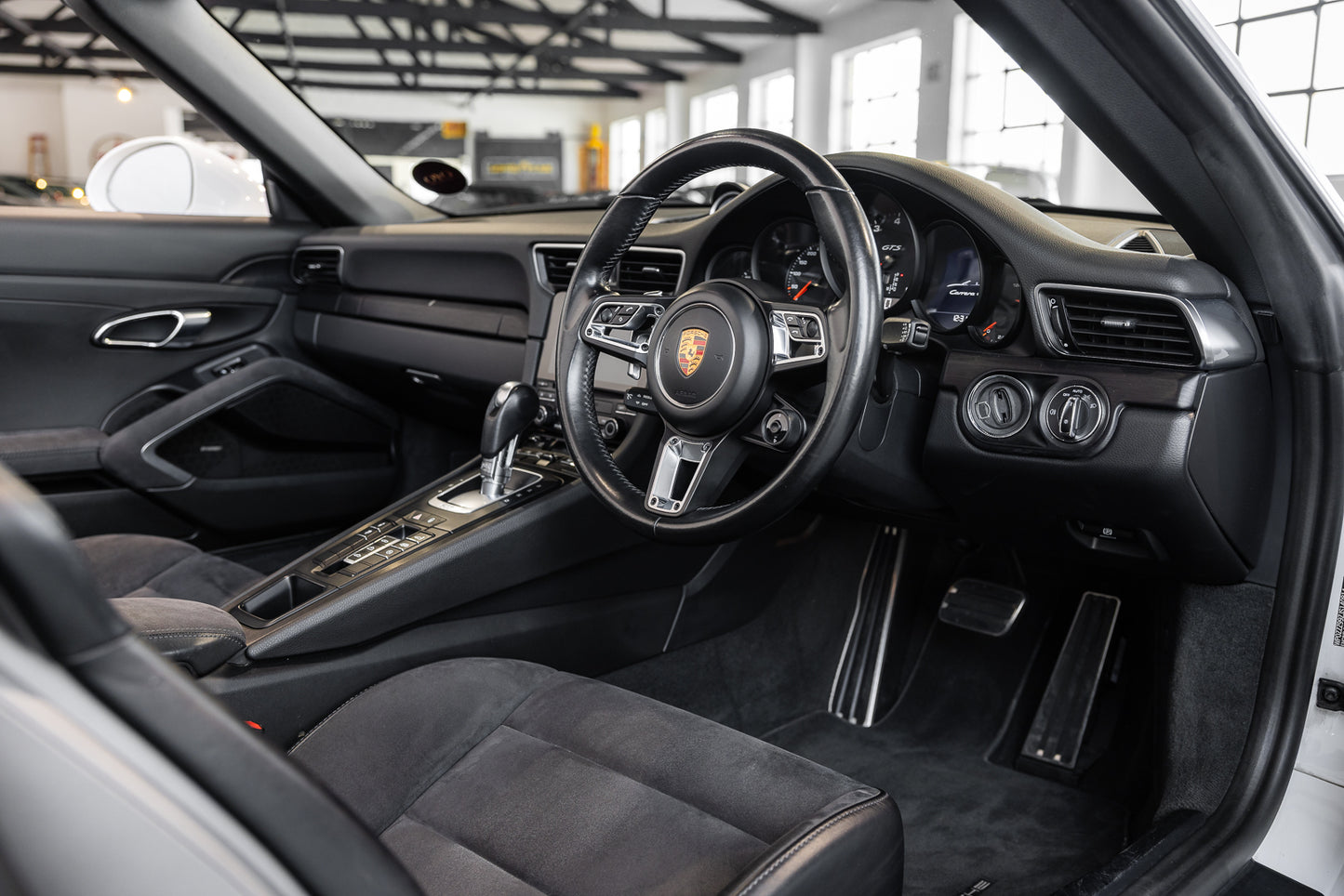 2018 Porsche 991.2 GTS Cabriolet - 62 620kms