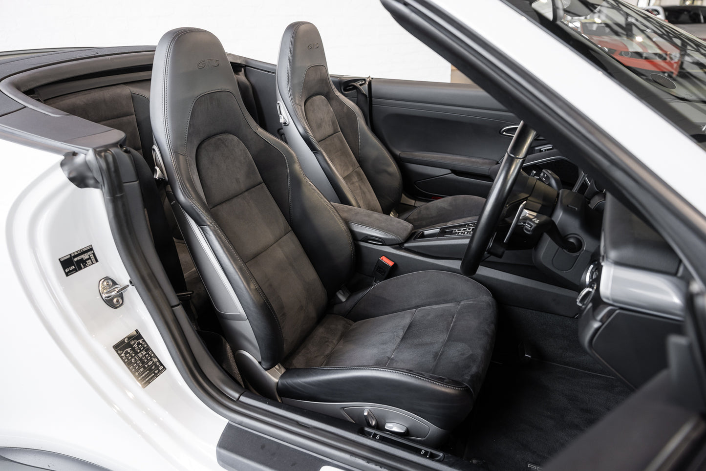 2018 Porsche 991.2 GTS Cabriolet - 62 620kms