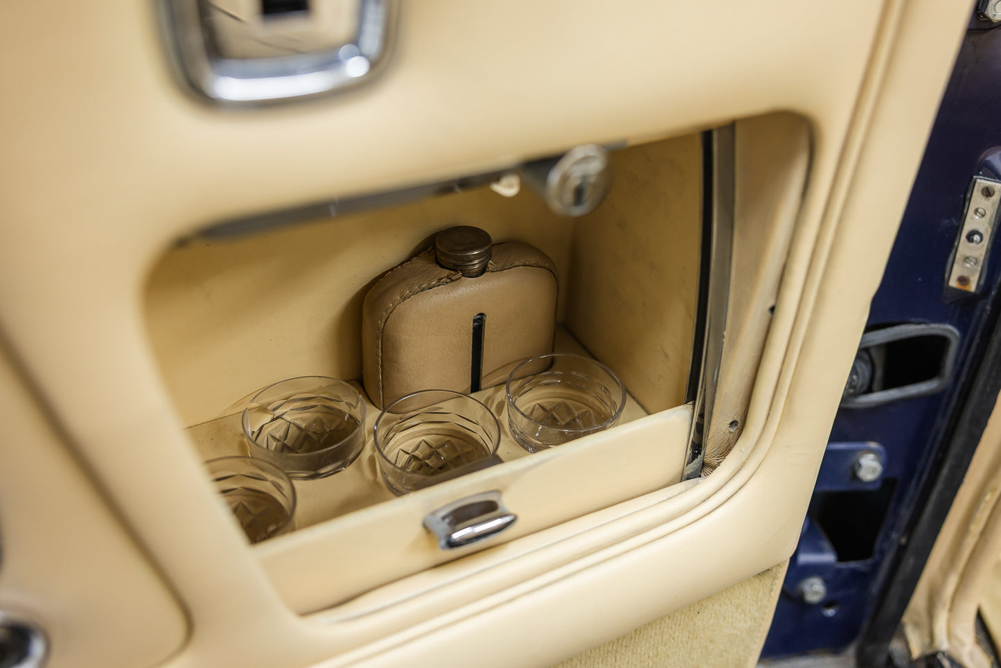 1971 Rolls Royce Corniche Convertible - 35 972 Miles Showing