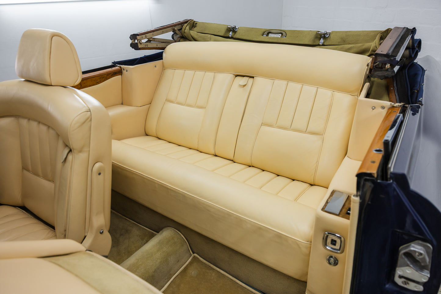 1971 Rolls Royce Corniche Convertible - 35 972 Miles Showing