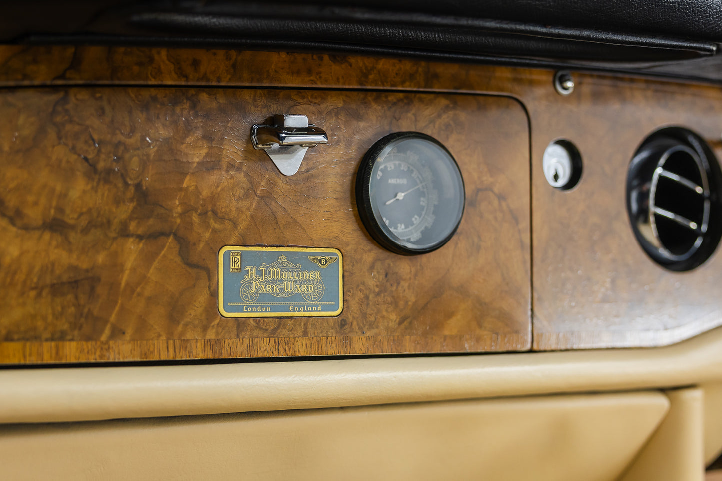 1971 Rolls Royce Corniche Convertible - 35 972 Miles Showing