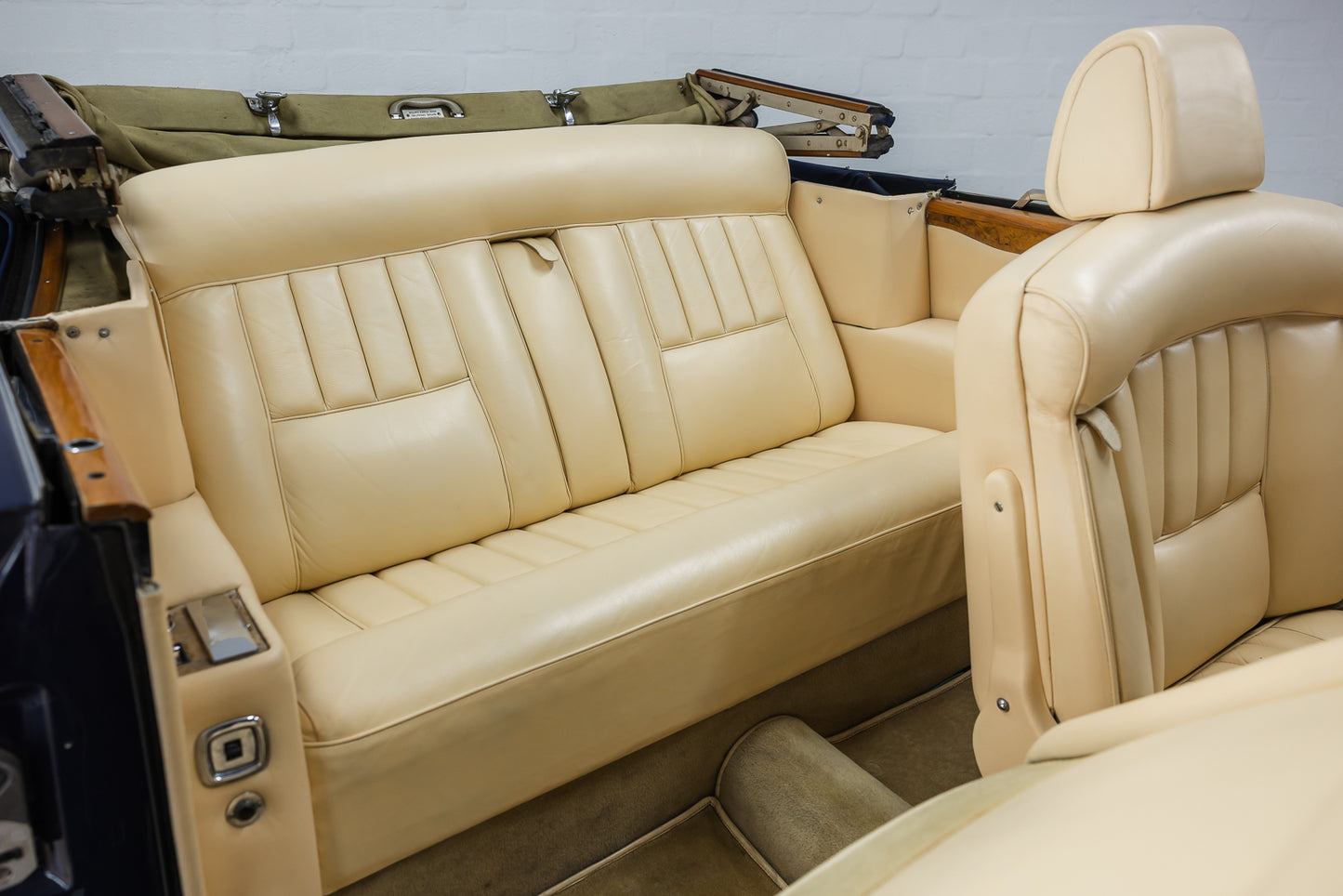 1971 Rolls Royce Corniche Convertible - 35 972 Miles Showing