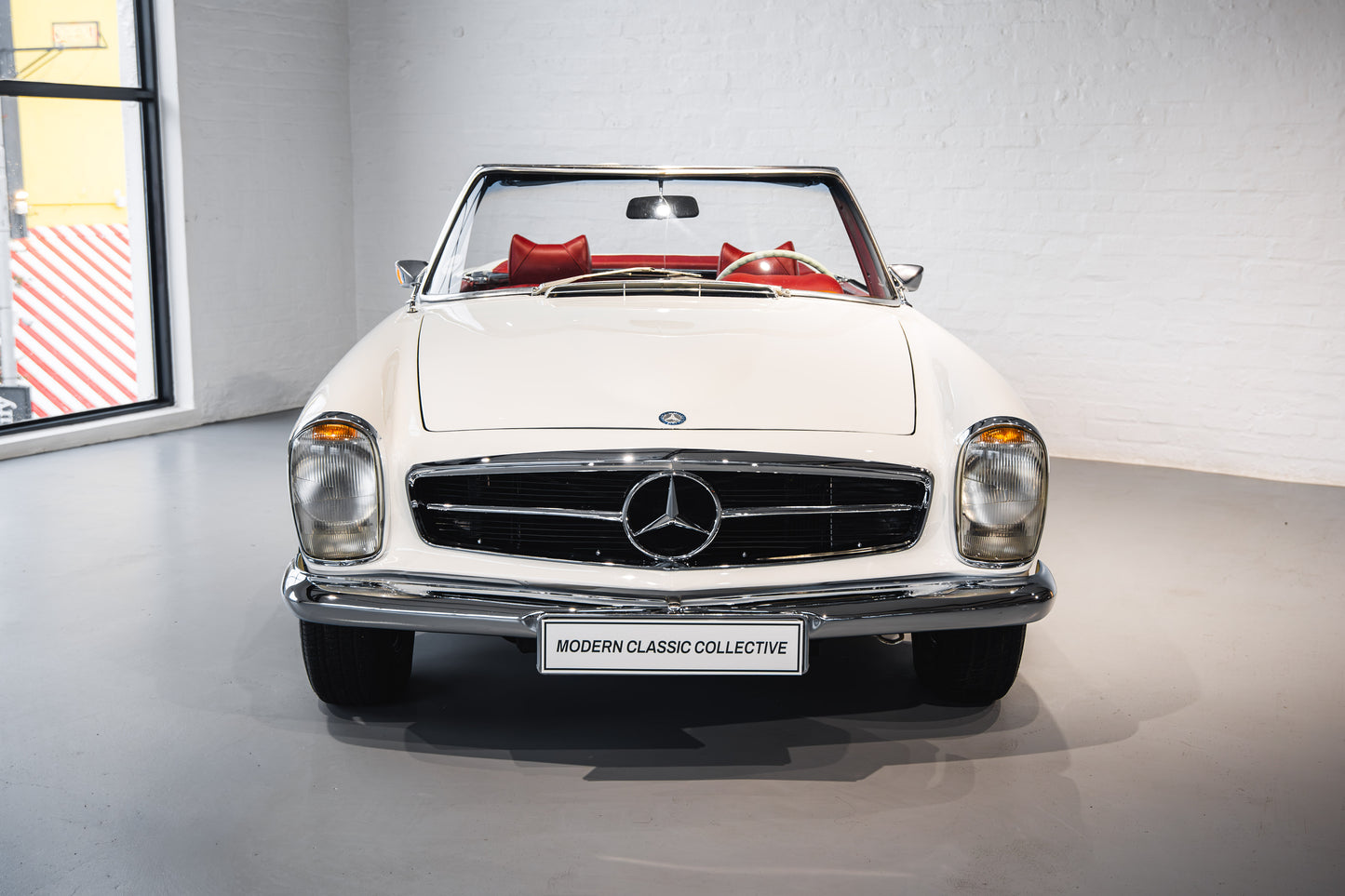 1970 Mercedes Pagoda 280SL - LHD - Manual - 42 542kms showing