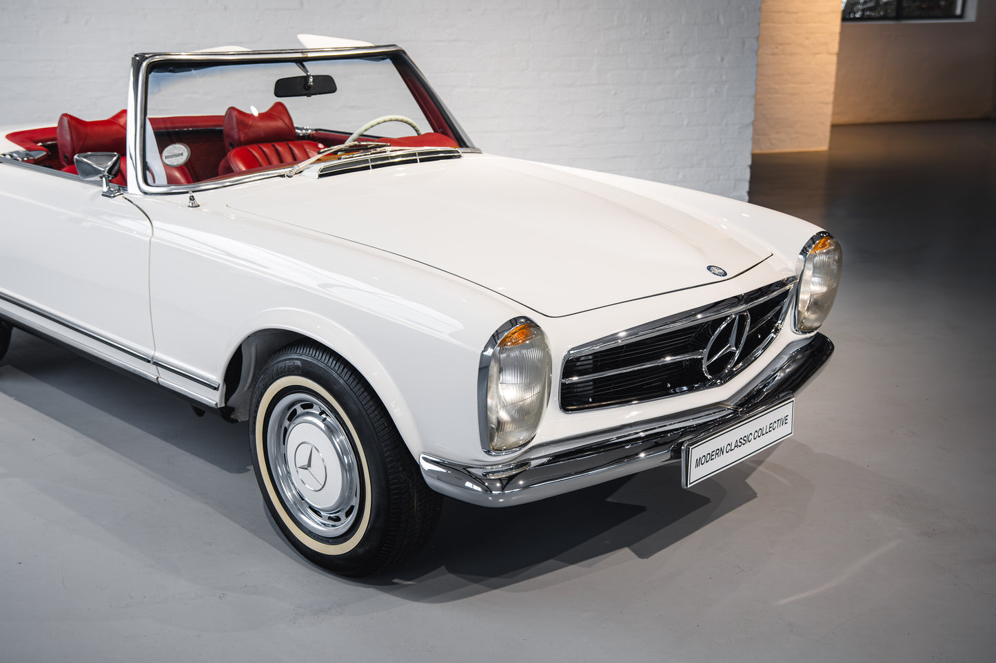 1970 Mercedes Pagoda 280SL - LHD - Manual - 42 542kms showing