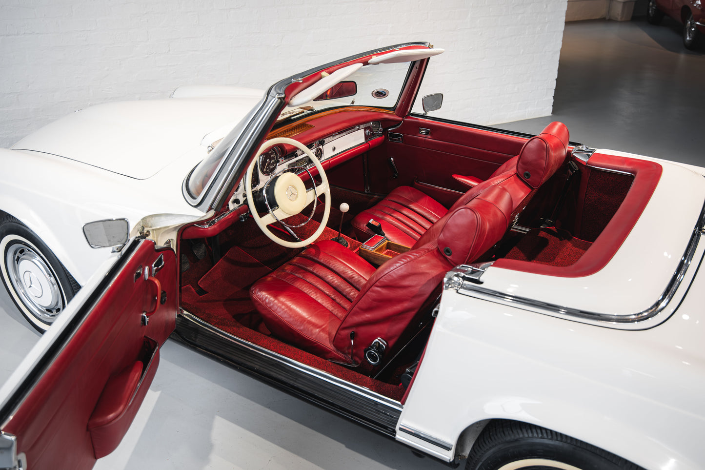 1970 Mercedes Pagoda 280SL - LHD - Manual - 42 542kms showing