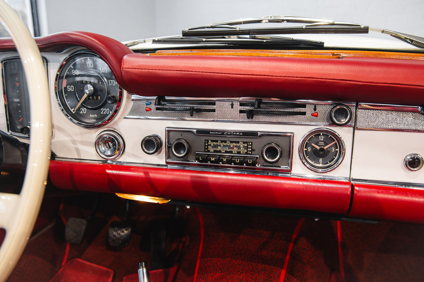 1970 Mercedes Pagoda 280SL - LHD - Manual - 42 542kms showing