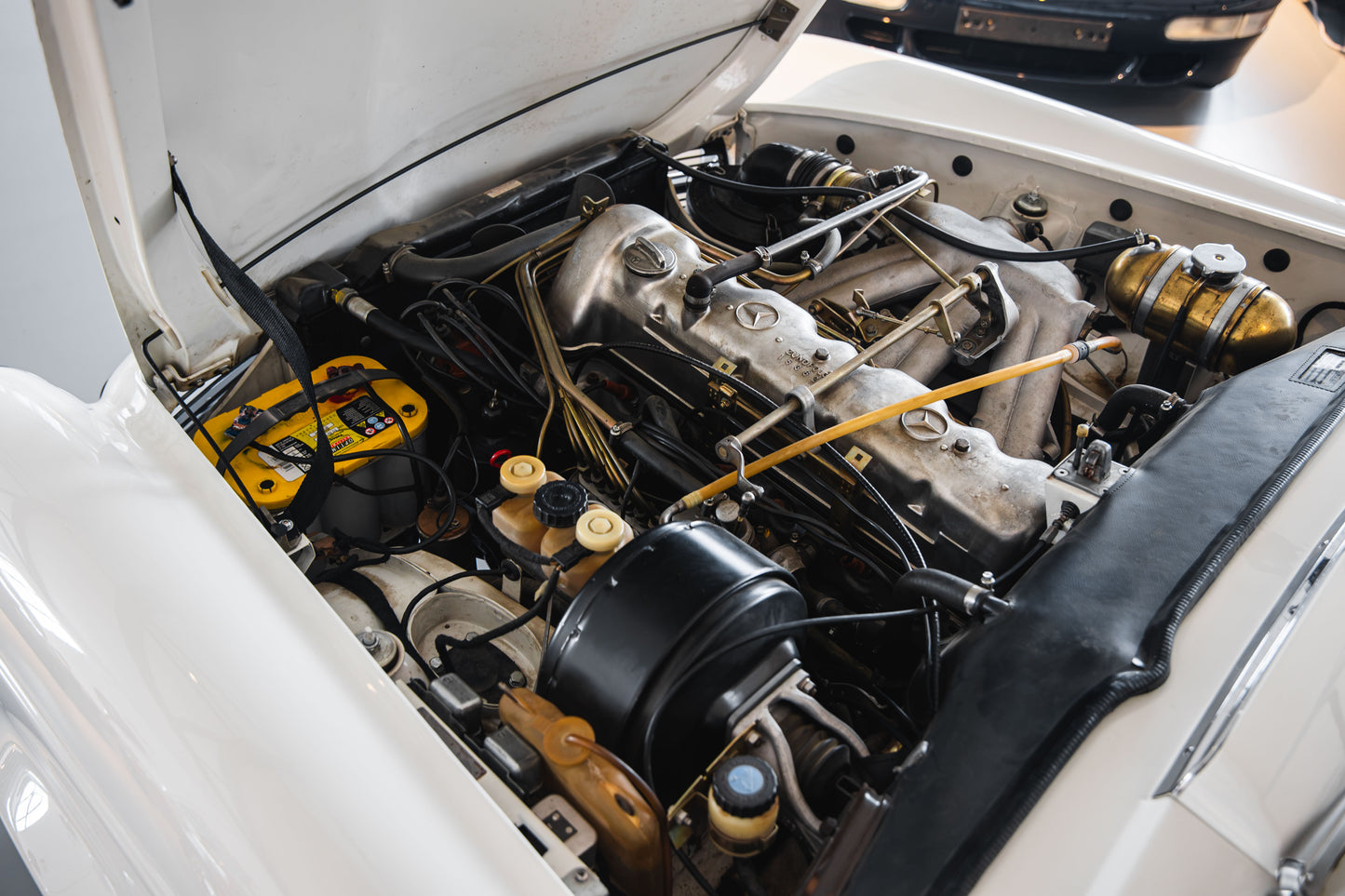 1970 Mercedes Pagoda 280SL - LHD - Manual - 42 542kms showing