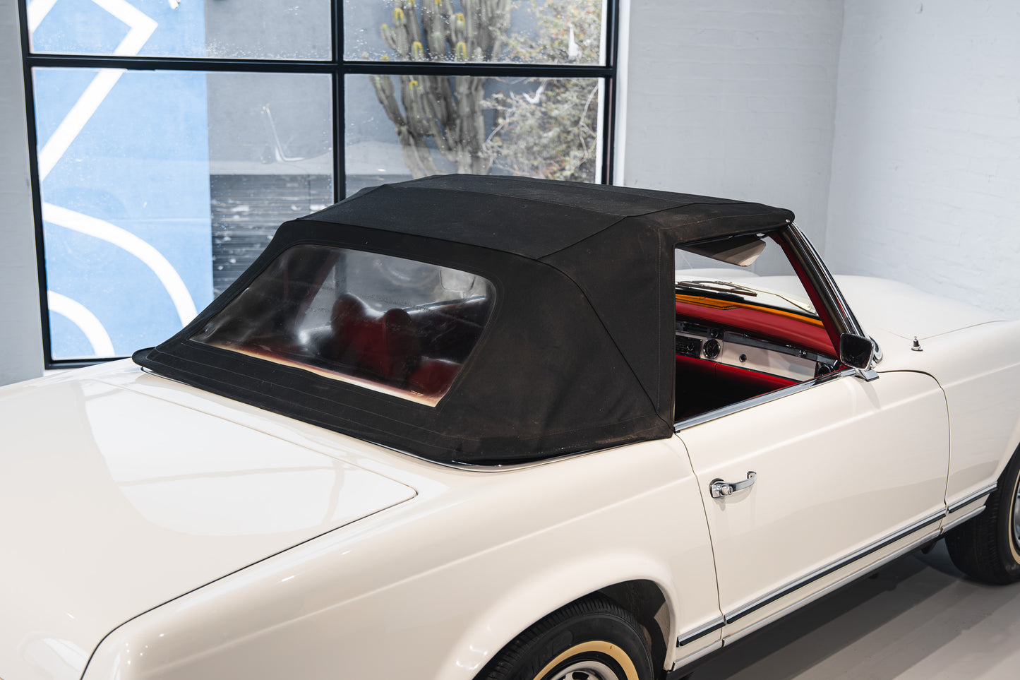 1970 Mercedes Pagoda 280SL - LHD - Manual - 42 542kms showing