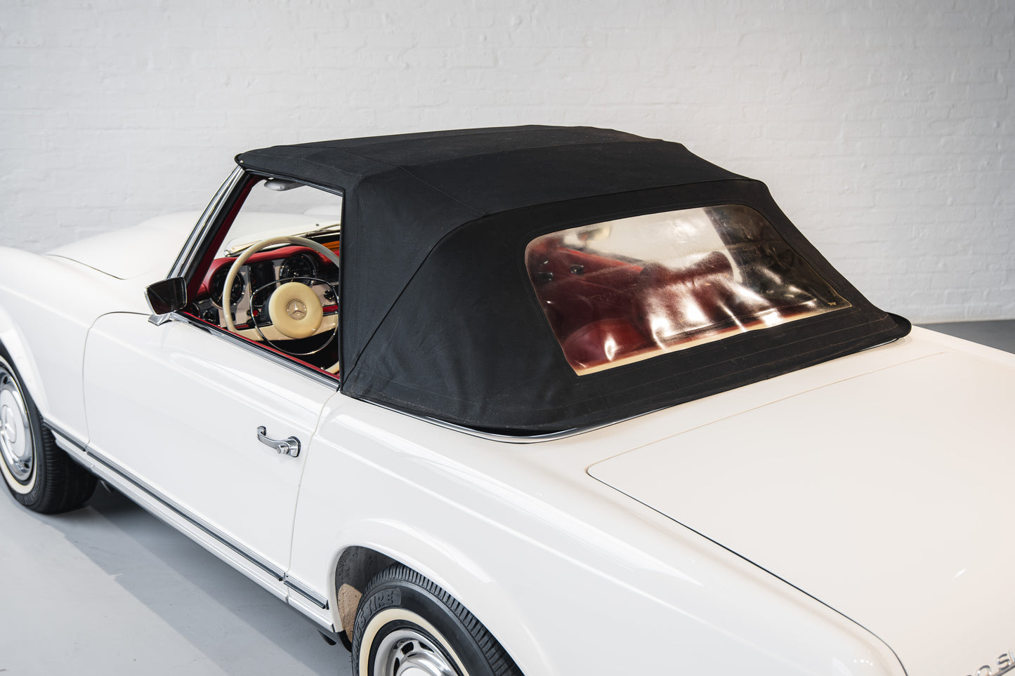 1970 Mercedes Pagoda 280SL - LHD - Manual - 42 542kms showing