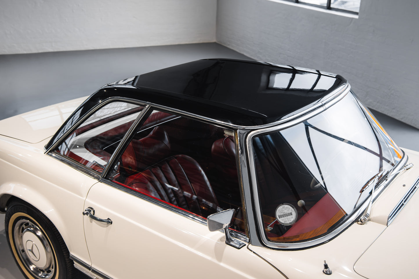 1970 Mercedes Pagoda 280SL - LHD - Manual - 42 542kms showing