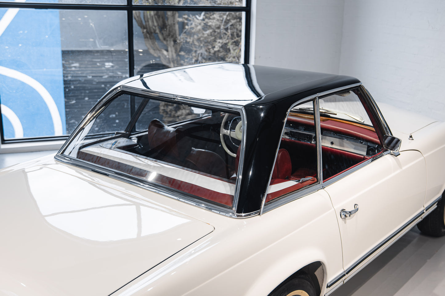 1970 Mercedes Pagoda 280SL - LHD - Manual - 42 542kms showing