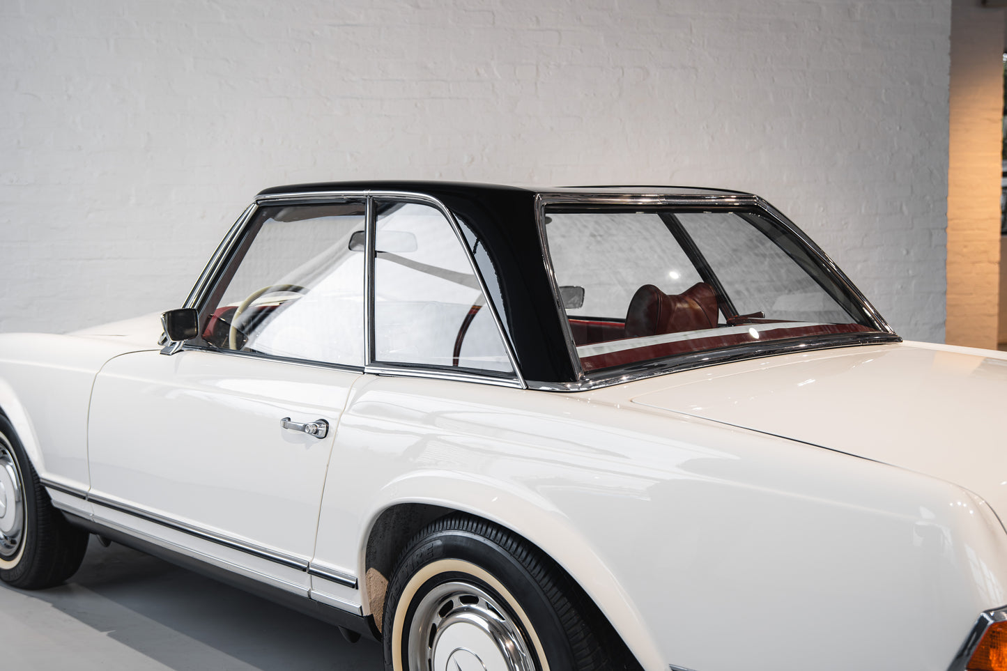 1970 Mercedes Pagoda 280SL - LHD - Manual - 42 542kms showing