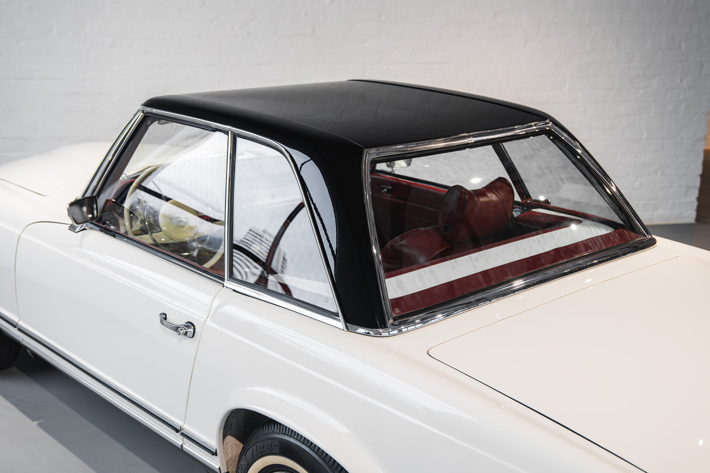 1970 Mercedes Pagoda 280SL - LHD - Manual - 42 542kms showing