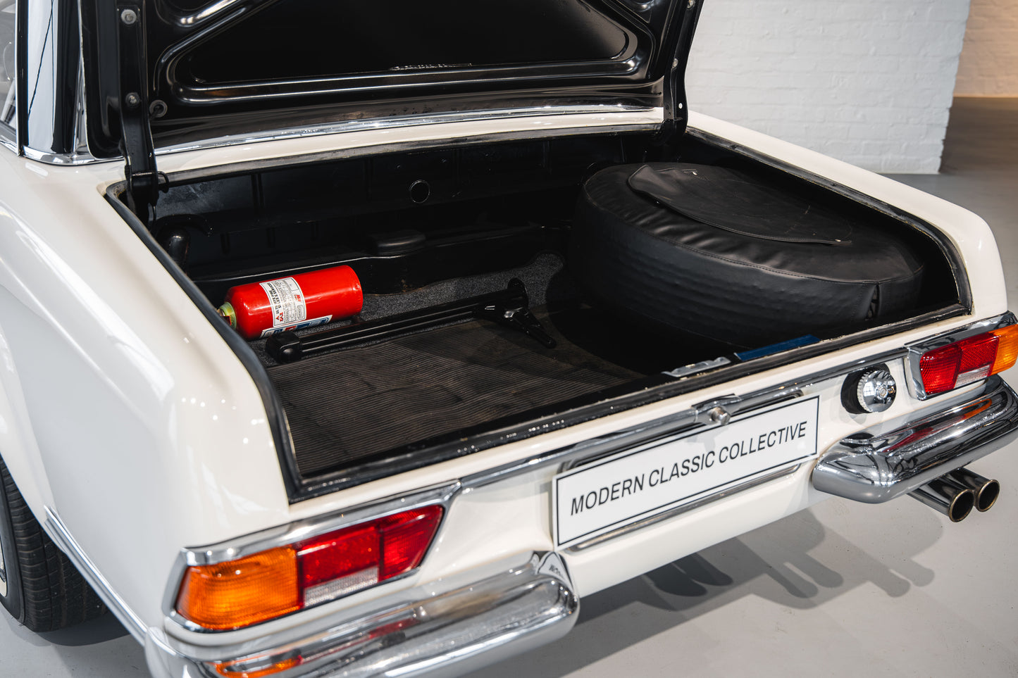 1970 Mercedes Pagoda 280SL - LHD - Manual - 42 542kms showing