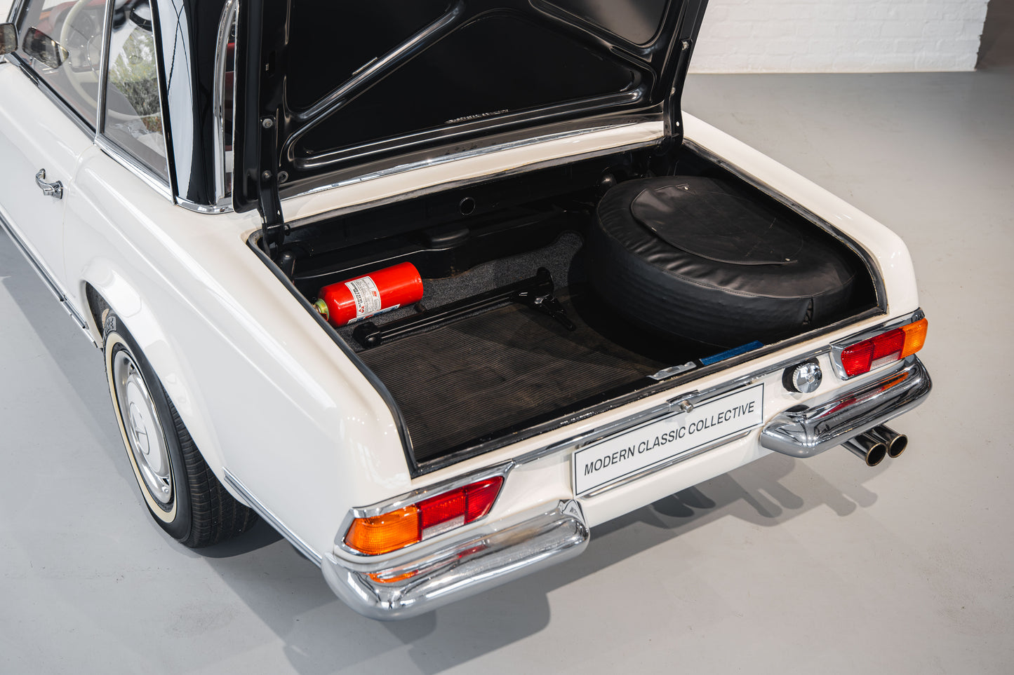 1970 Mercedes Pagoda 280SL - LHD - Manual - 42 542kms showing