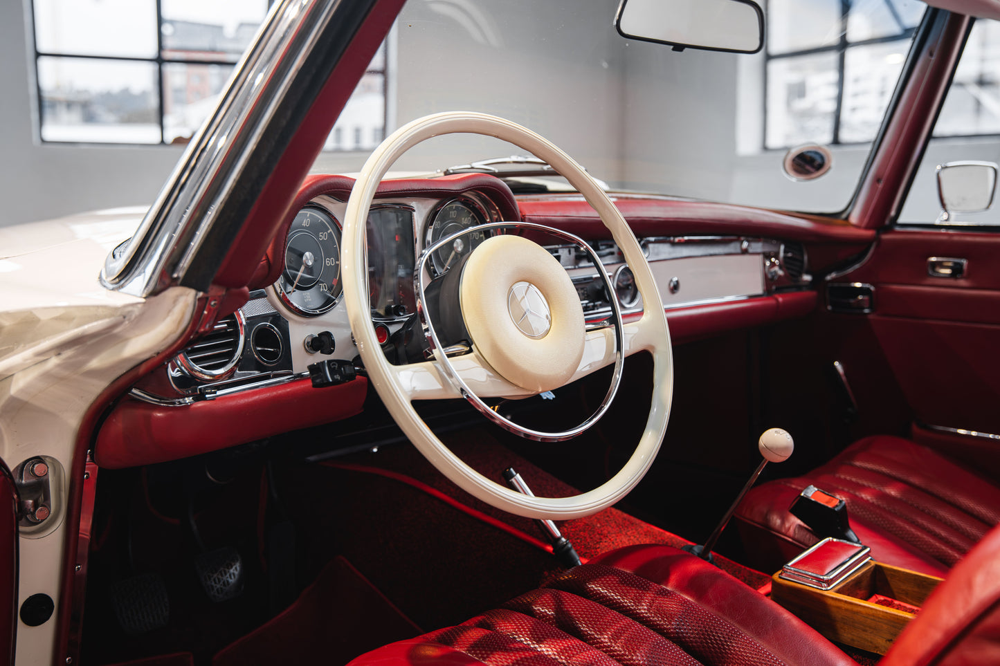 1970 Mercedes Pagoda 280SL - LHD - Manual - 42 542kms showing