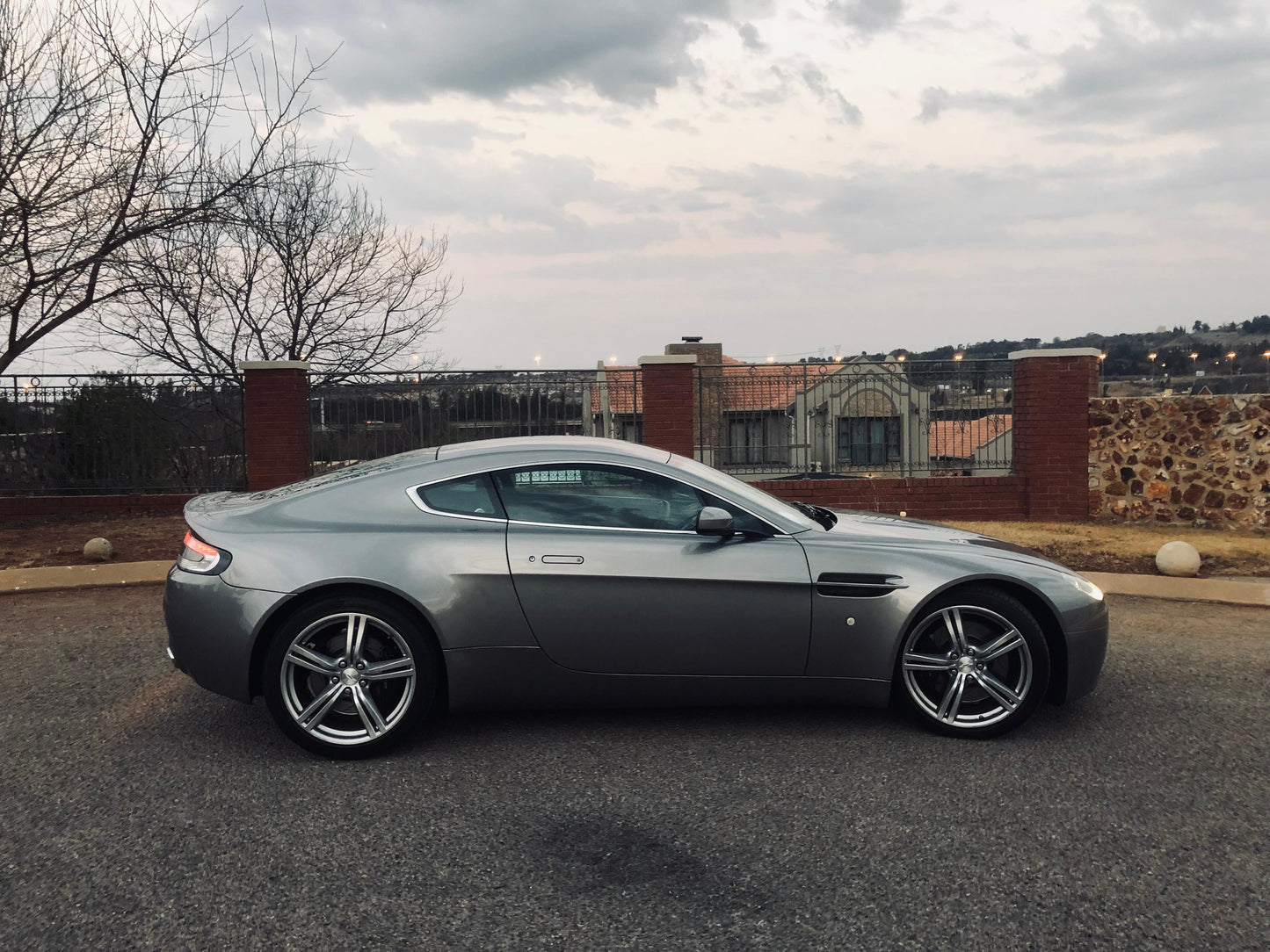 2009 Aston Martin V8 Vantage 4.7 - 50 000kms Manual